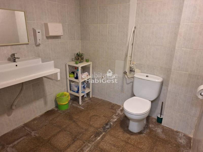 Foto bfa3caad-578e-41b5-8455-b92f5d0cee7e. Rent business premise in Eixample Sud-Migdia Girona