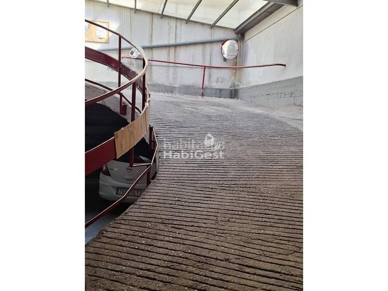 Foto fa6e2aa1-8c8d-4d78-abf5-db2a3cf63571. Alquiler parking coche alquiler parking en vistalegre en Girona