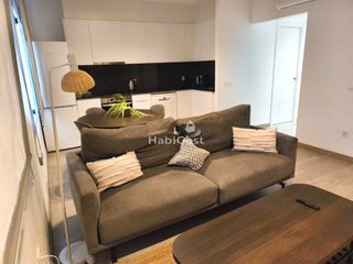 Miete Etagenwohnung  Calle juli garreta. Piso en alquiler en eixamplecentre