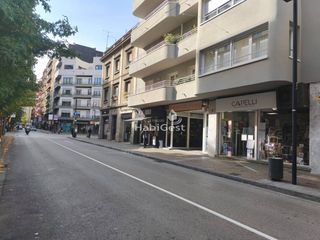 Lloguer Local Comercial  Calle migdia. Local en venta en eixamplecentre17002