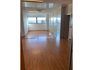 Location Bureau  Calle salt. Oficina en alquiler en eixamplecentre