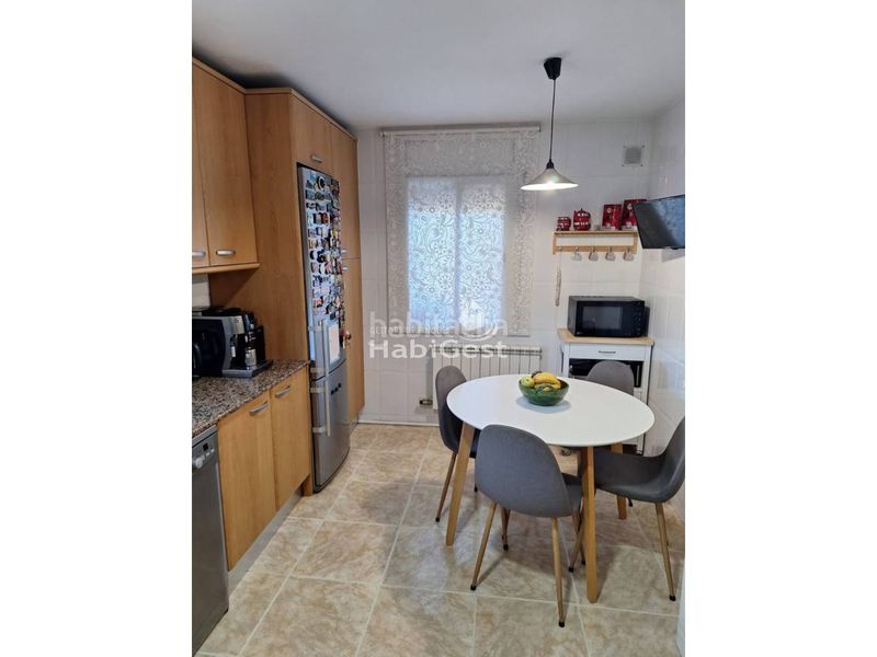 Foto 1db9ba48-7c28-45f9-842d-e0aa2b421302. Casa amb calefacció aparcament a Vilobí d´Onyar