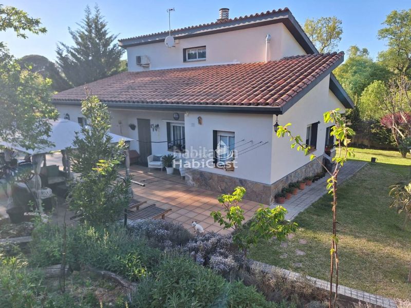 Foto 2014a102-8879-44c8-a538-474571ddc09f. Casa amb calefacció aparcament a Vilobí d´Onyar