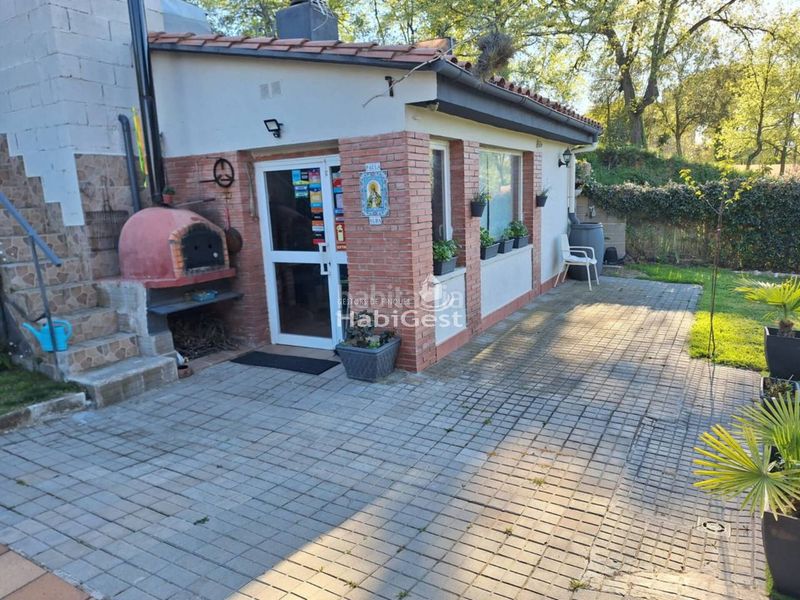 Foto 48b253a3-1673-4069-b6d0-7c18a493eff6. Casa amb calefacció aparcament a Vilobí d´Onyar