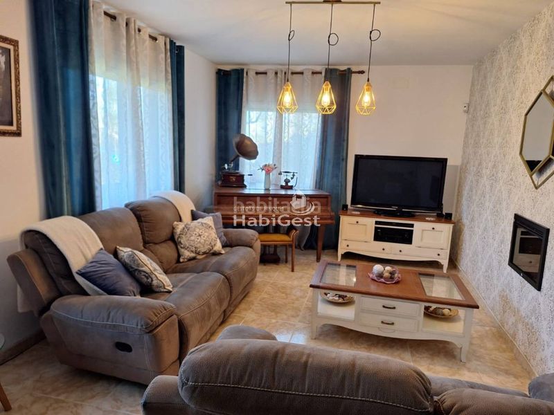 Foto 4ba3bc81-0dbf-4933-aeae-909b026f478d. Casa amb calefacció aparcament a Vilobí d´Onyar