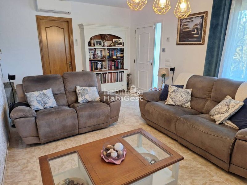 Foto 7cde6eda-0e81-4860-a686-827c37c12dd7. Casa amb calefacció aparcament a Vilobí d´Onyar