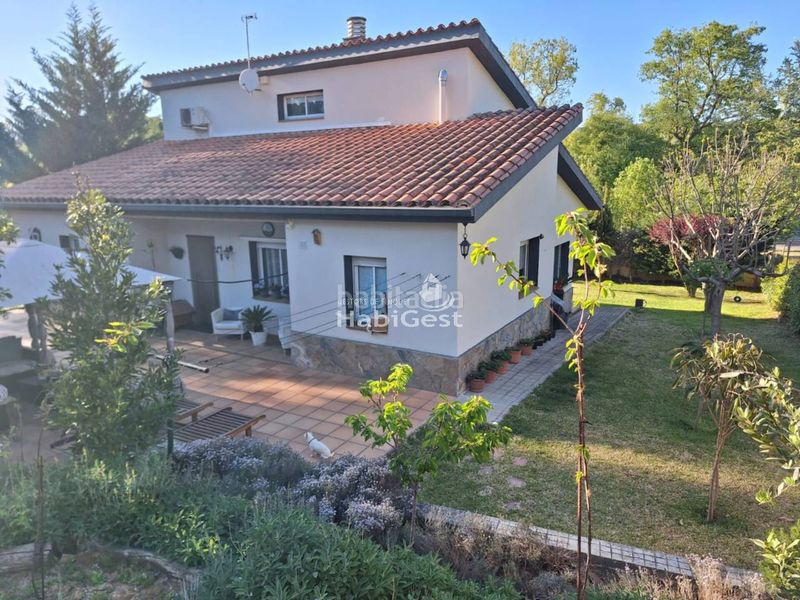 Foto 89f55376-17c7-4273-a5af-5f875aecba82. Casa amb calefacció aparcament a Vilobí d´Onyar