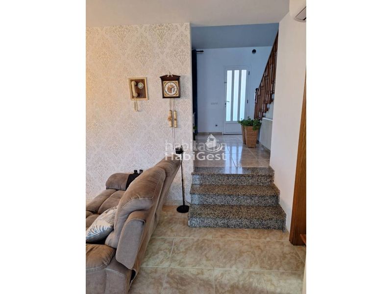 Foto a5b6b523-85b0-442a-8dd6-7a36db4b6345. Casa amb calefacció aparcament a Vilobí d´Onyar