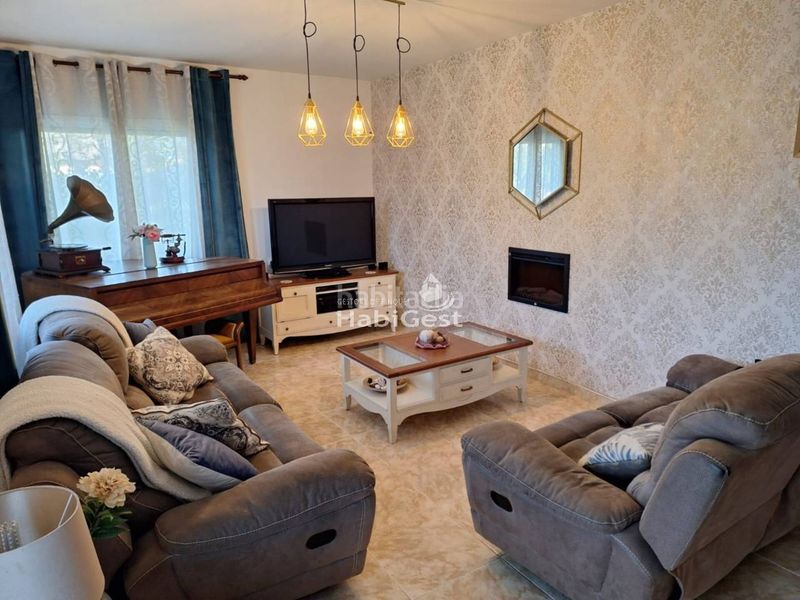 Foto ac5f49ec-3d2b-4a97-95a9-8414d6ea7da1. Casa amb calefacció aparcament a Vilobí d´Onyar