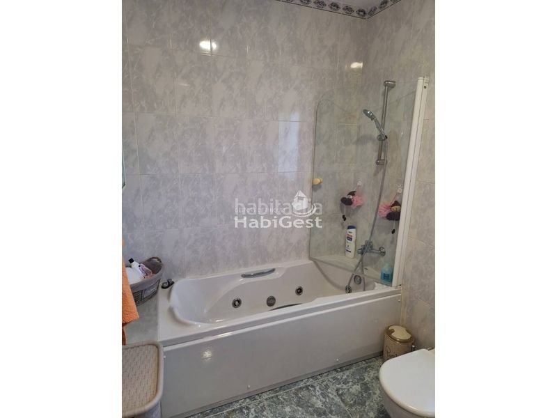 Foto b5c2d34a-55ac-4681-8289-8084f5011ad4. Casa amb calefacció aparcament a Vilobí d´Onyar