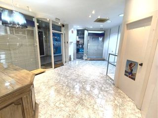 Location Local commercial  Calle migdia. Local en alquiler en eixamplecentre17002