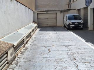 Location Parking voiture  Calle isabel ´la catòlica´. Alquiler parking coche pequeño