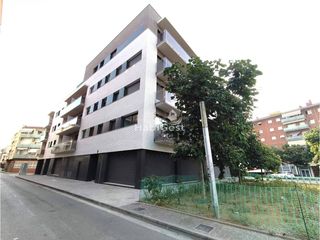 Location Parking voiture  Calle migdia. Garaje en alquiler en migdia casernes17003