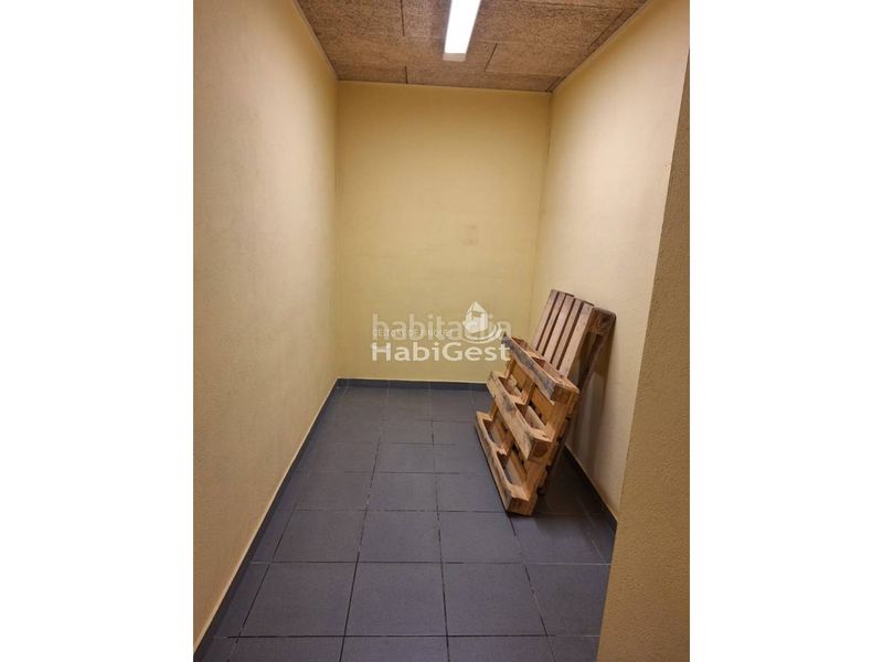 Foto 264def3e-a224-4d79-b8db-d10d8748a494. Local comercial a Eixample Sud-Migdia Girona