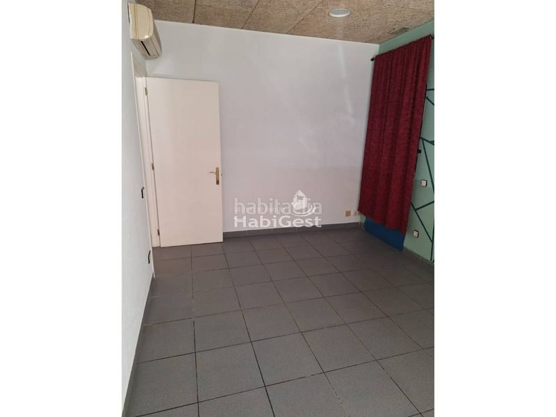 Foto 2e8d4a8a-a869-47e4-89b5-b52eb7ddd367. Local comercial a Eixample Sud-Migdia Girona