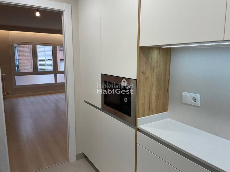 Foto c55d1cd9-d546-4f68-b0e9-d973e3bf4c16. Pis amb calefacció a Eixample Nord Girona