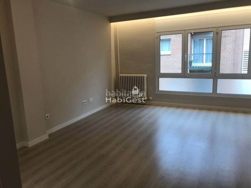 Foto e1ac0f9c-a2ad-4e91-a4dd-05a30fc9c9bd. Pis amb calefacció a Eixample Nord Girona