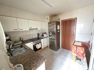 Appartement  Calle castell de solterra. Venta de piso en montilivipalau, girona capital