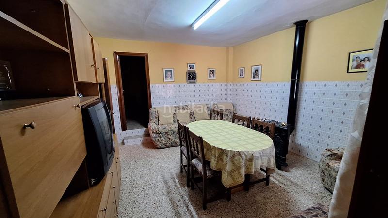 Foto 1c96efc4-55ab-44f7-a680-70716ba9c242. Casa adosada en Mira