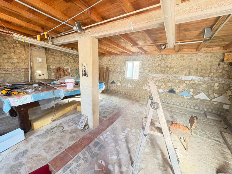 Foto f32c8357-9645-4c99-be55-f158a83f544e. Xalet amb aparcament piscina a Montroy