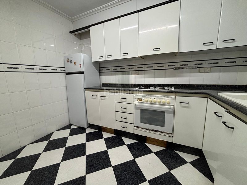Foto 30a76edf-4e46-4487-aa39-a52b3cfe76e5. Rent flat in Russafa Valencia