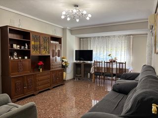 Pis a Albors. Piso de 3 habitaciones y 2 baños con terraza en albors