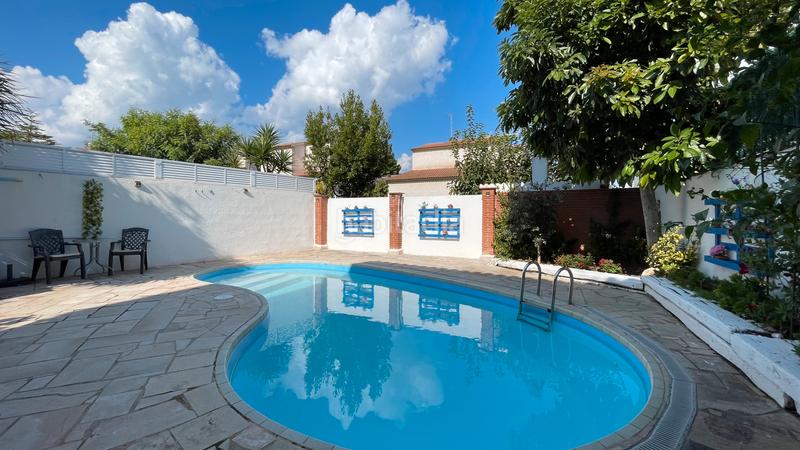 Foto 7bbafd23-981d-4d5b-808b-a0615443e210. Casa adossada amb xemeneia calefacció aparcament piscina a Coma-ruga