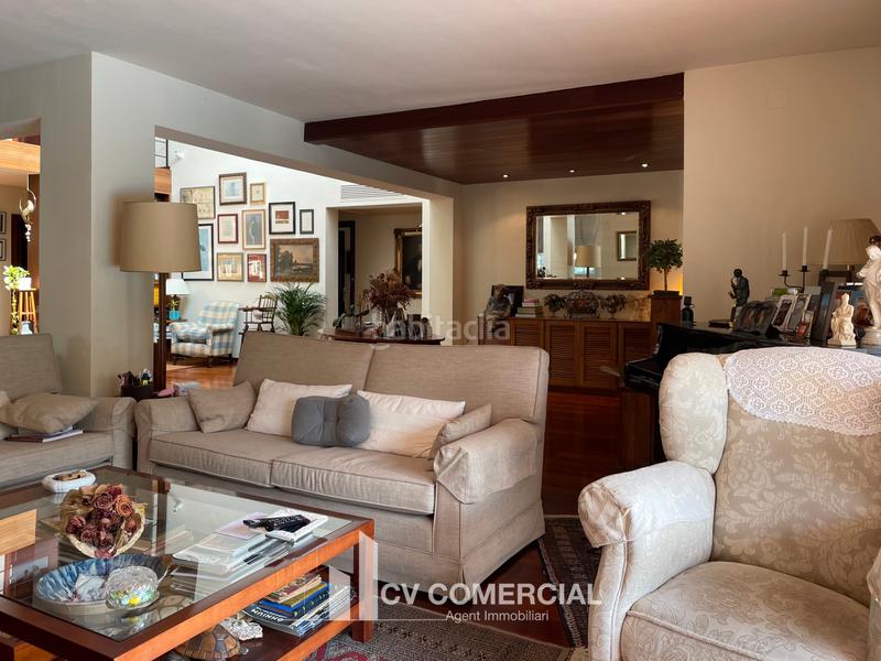 Foto 12606b67-5eb4-45fa-87dd-3220b16cbde0. Chalet with fireplace heating parking pool in Mira-sol Sant Cugat del Vallès