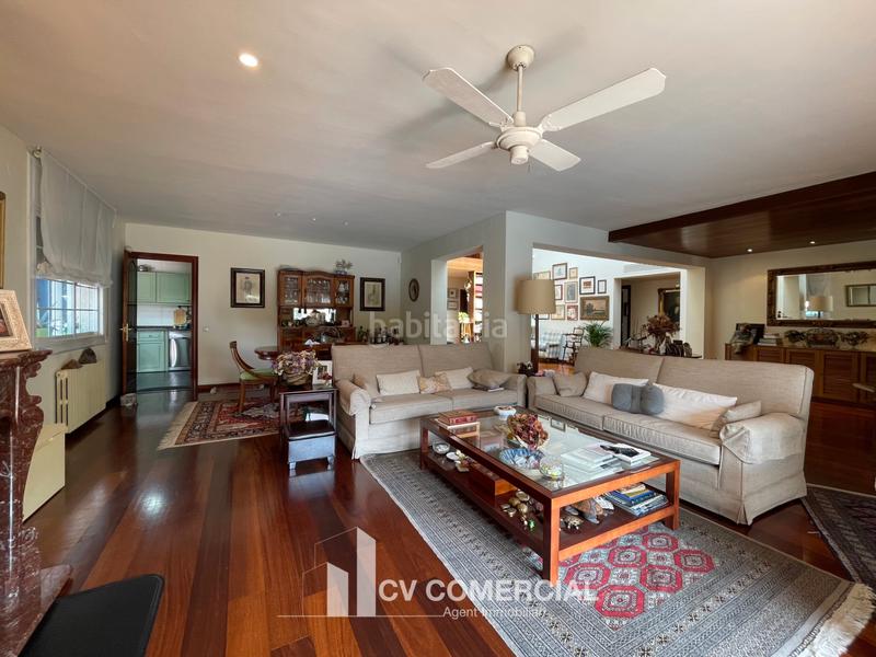 Foto 1a477c2c-3d79-4a88-ba12-8673c8d1e30b. Chalet with fireplace heating parking pool in Mira-sol Sant Cugat del Vallès