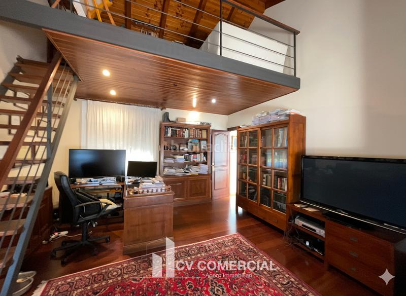 Foto a078bc90-df92-4bf7-b46d-5e19fb43dfd6. Chalet avec cheminée chauffage parking piscine dans Sant Cugat del Vallès