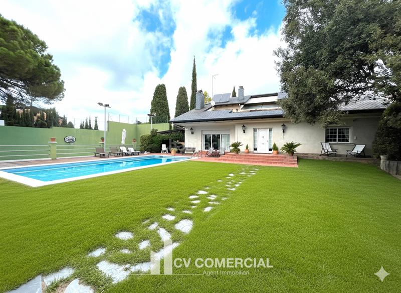 Foto eee8f9d0-a649-46d9-84af-8fba408b4388. Chalet avec cheminée chauffage parking piscine dans Sant Cugat del Vallès