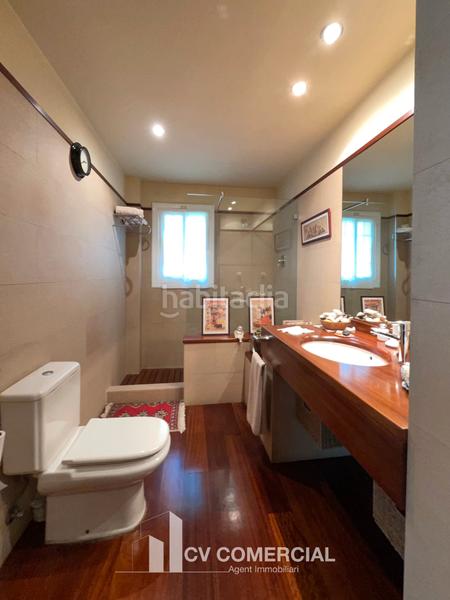 Foto dfd10992-888c-456d-a29a-c8ba38b7ef05. Chalet con camino riscaldamento parcheggio piscina in Sant Cugat del Vallès