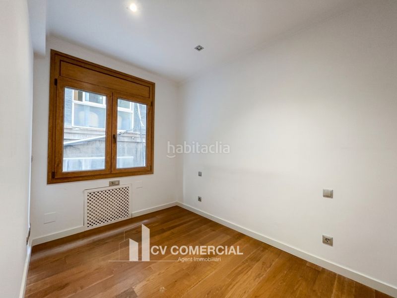Foto 6cd5a847-fb1e-44e3-a91c-32c29eee56f3. Pis amb xemeneia calefacció a Dreta de l´Eixample Barcelona