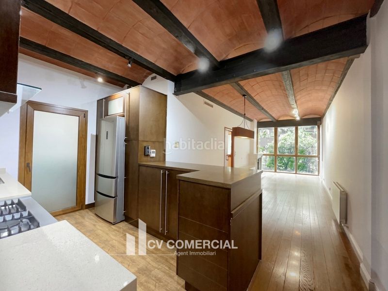 Foto d04d0211-1c8d-4b21-b9cc-e0ba891f9401. Pis amb xemeneia calefacció a Dreta de l´Eixample Barcelona
