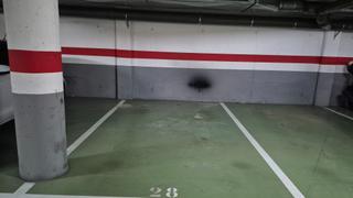 Location Parking voiture à Carrer de josep montserrat 1. Plaza de aparcamiento de 12 m2. fácil acceso