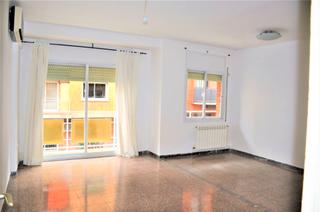 Piso  Carrer de l'art. Piso de 85 m2, en calle art, con amplio salón comedor, 3 habitac