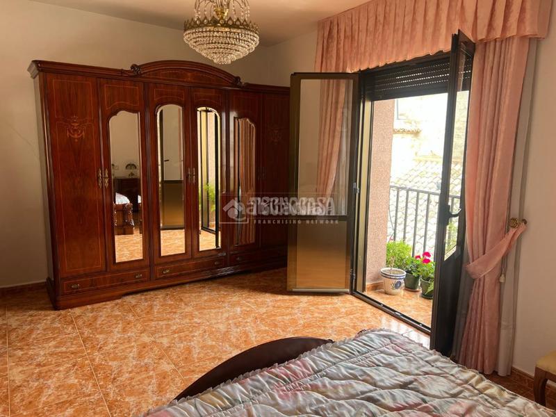 Foto 9b55ae27-2490-49f4-bdaa-d16af03bfd7e. Casa pareada casa en venta en San Ildefonso - Catedral Jaén