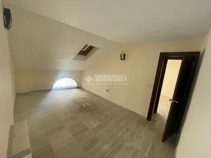 Foto c92888f5-1b30-4b1e-815a-6b9faa003a48. Ático  en venta en San Ildefonso - Catedral Jaén