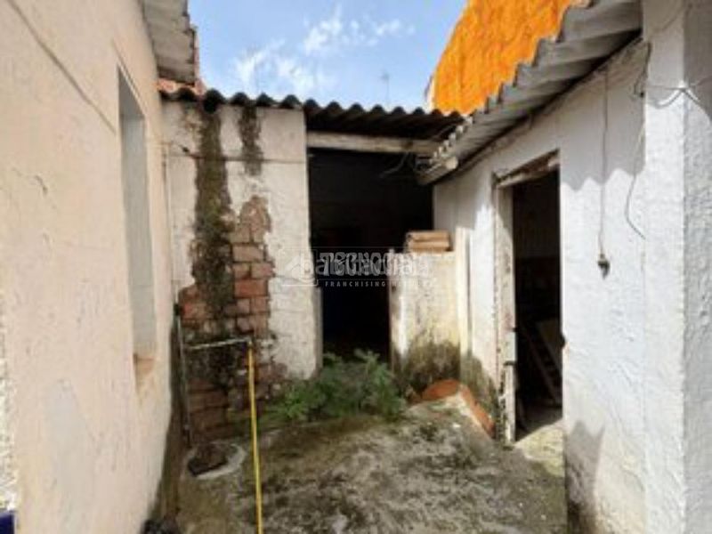 Foto 10272fc8-6707-4d40-bcdb-6ef21ffaaee7. Casa aparellada a Torredelcampo