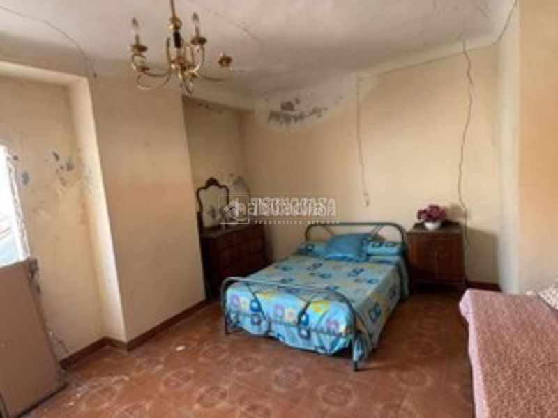 Foto 64e86ee3-a4f2-4678-8033-33d85ebb7833. Casa aparellada a Torredelcampo