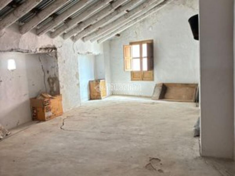 Foto b898b535-be36-4759-8d24-2492b3f7c23b. Casa aparellada a Torredelcampo