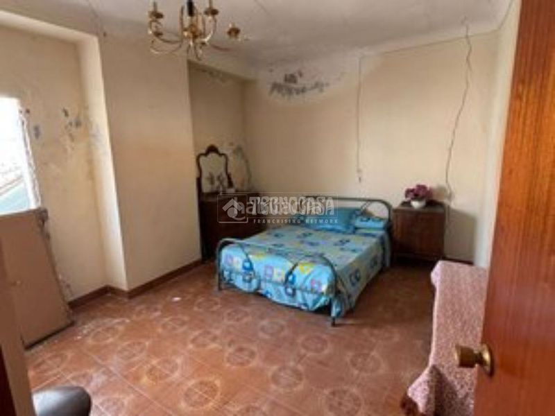 Foto df119a48-9326-4dd3-9979-0e694606ccd3. Casa aparellada a Torredelcampo