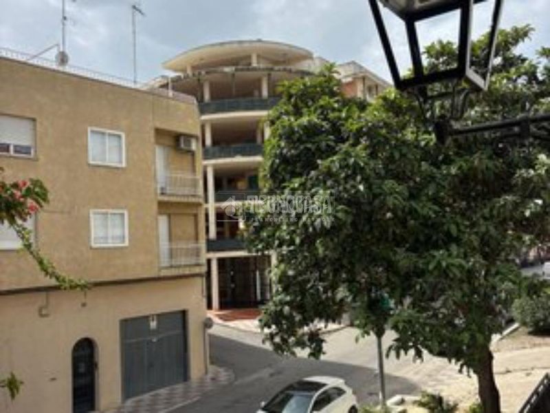 Foto f8bd82a3-3dcd-41ab-93d6-5f8eed4e7453. Casa aparellada a Torredelcampo