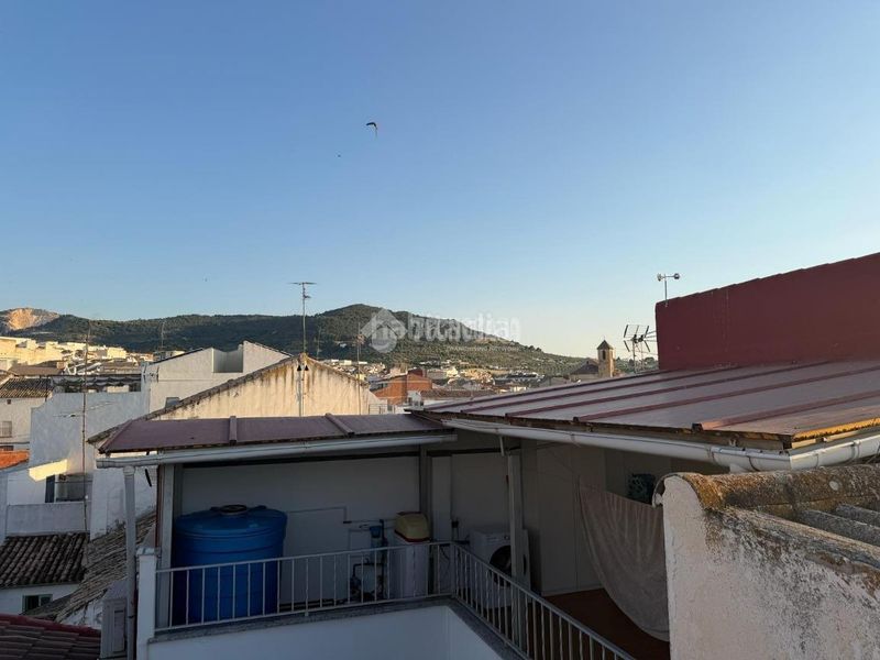Foto 2a581d90-0dff-4784-82f3-6955146b76f2. Casa aparellada a Torredelcampo