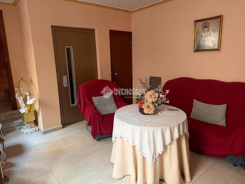Foto fb18d19d-11e4-4df9-bb04-e7cec41d0010. Casa aparellada a Torredelcampo