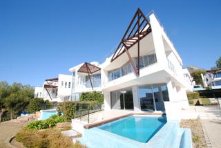 Location Appartement à Sierra Blanca. Lujoso piso nuevo a estrenar con vistas al mar y montaña en  sie