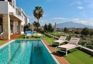 Casa a La Alquería. Bajada de precio! villa privada en primera línea de golf en nuev