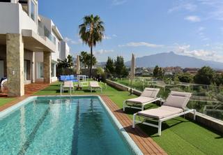 Casa a La Alquería. Bajada de precio! villa privada en primera línea de golf en nuev