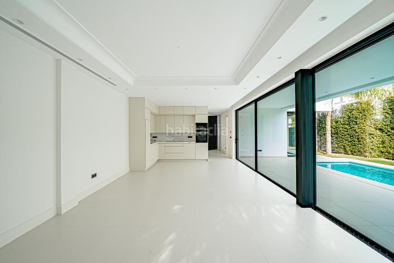 Foto 1b8ff488-16a5-45c3-993c-68787709d554. Casa moderna villa ubicada en rio verde playa, milla de oro , a sólo 100 metros de la playa en Marbella