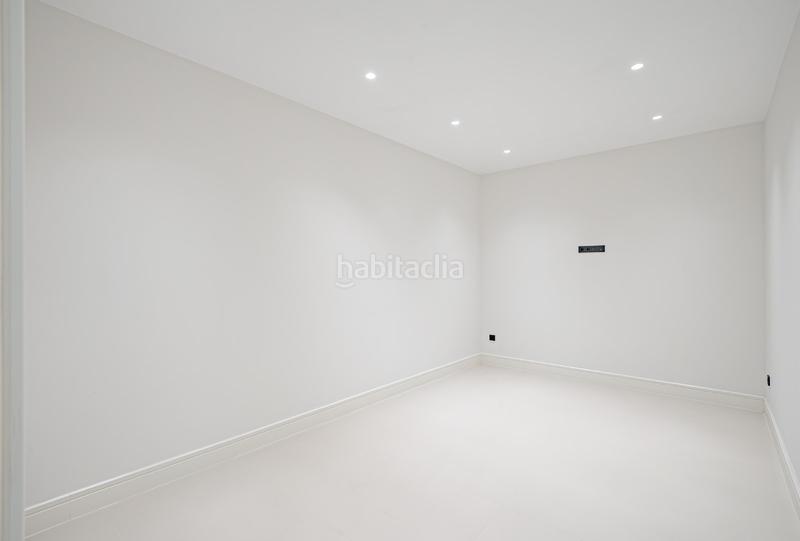 Foto 5a6df67c-3ae5-46e7-a6d2-d563d98e0129. Casa moderna villa ubicada en rio verde playa, milla de oro , a sólo 100 metros de la playa en Marbella